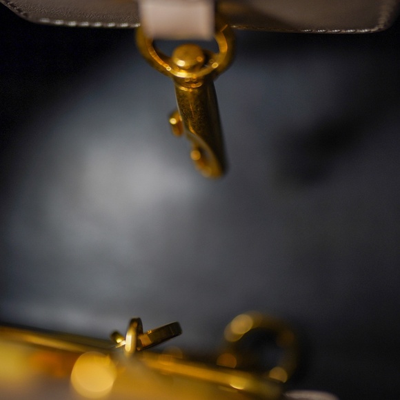 Valentino Garavani VLogo Tote Leather Small - Picture 10 of 16